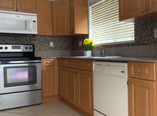 7651 N Stonecreek Cir, Hollywood, FL 33024