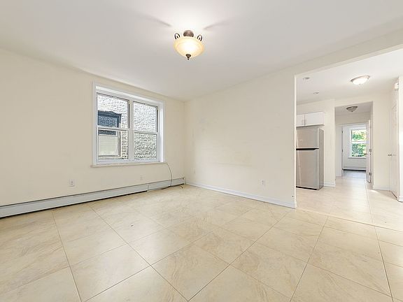 4th image of 1113 Hancock St #3