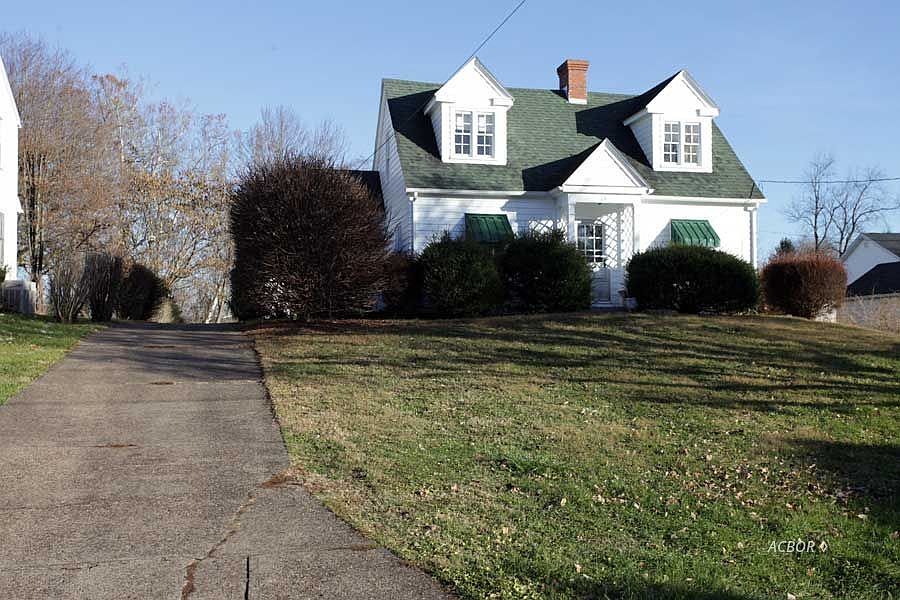 1st image of 15 Edgemont Dr
