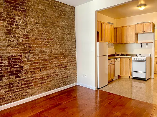 Rented by Century 21 Premier  | media 14