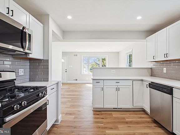 5th image of 8 Chester Cir