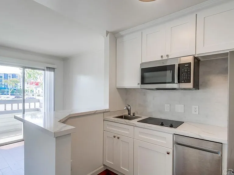 3950 Cleveland Ave #215 — Photo 6