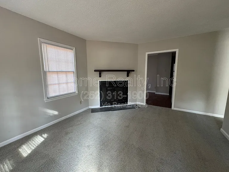 2257 Sherwood Ave — Photo 2