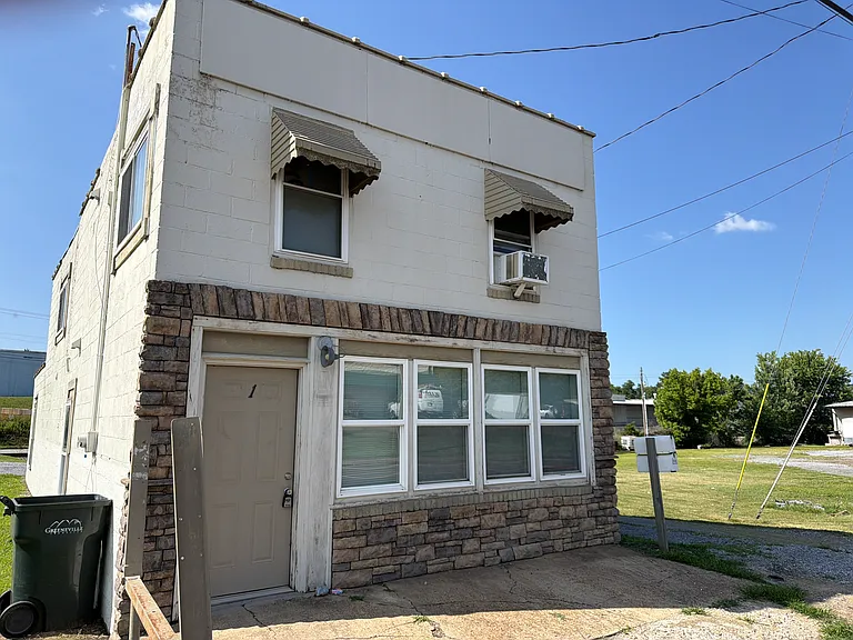1022 W Main St #1 — Photo 12