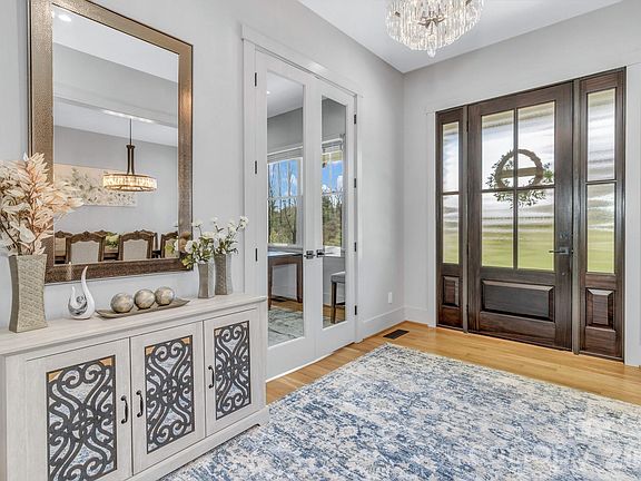 3rd image of 301 Rockbridge Rd