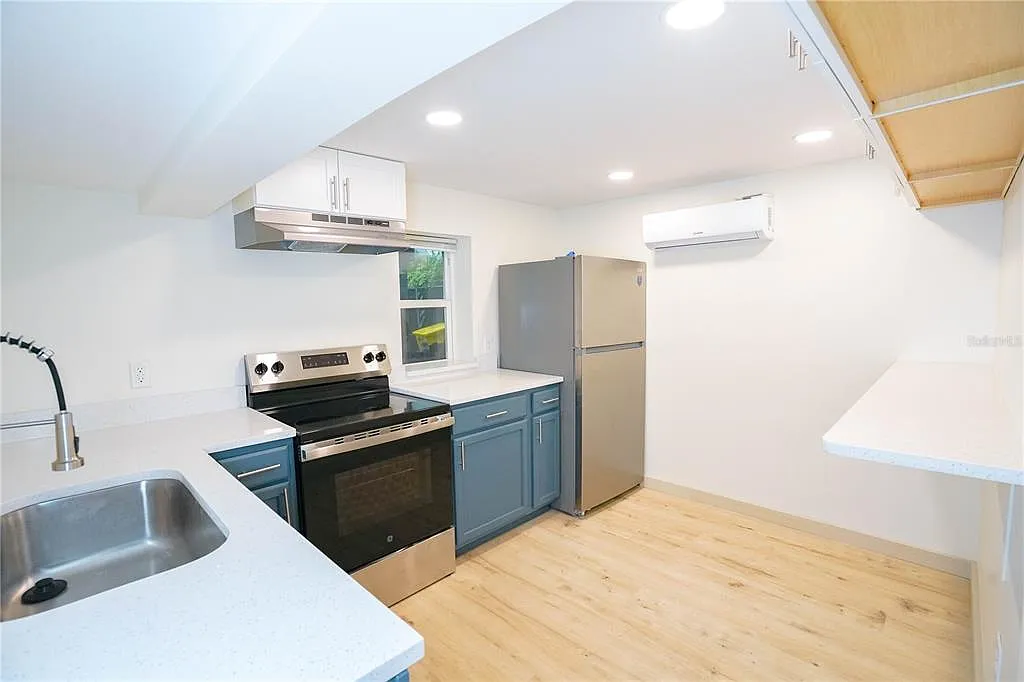 2 bed, 1.0 bath, 600 sqft, $1,700 — Photo 2