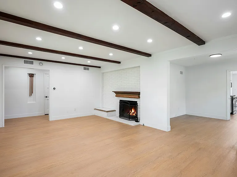 3409 Palos Verdes Dr N — Photo 4