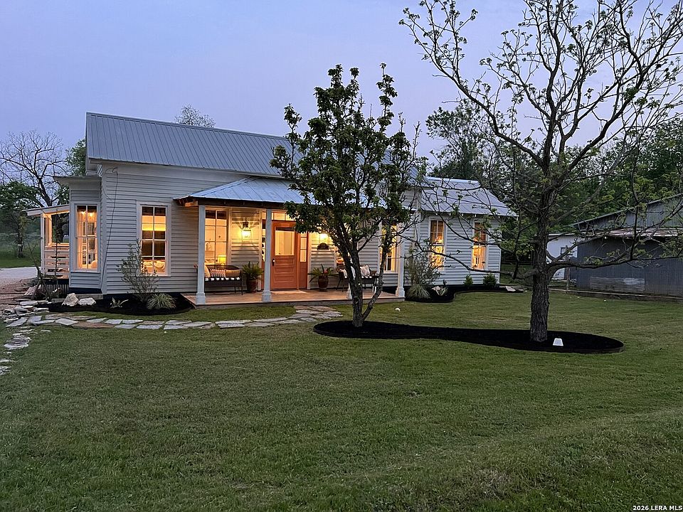 1st image of 520 Live Oak St