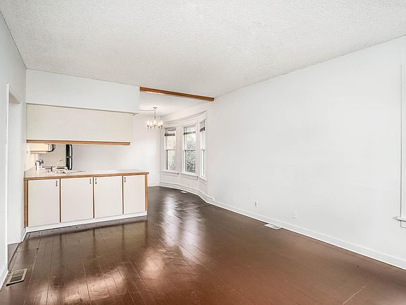 5th image of 5057 38th Ave NE
