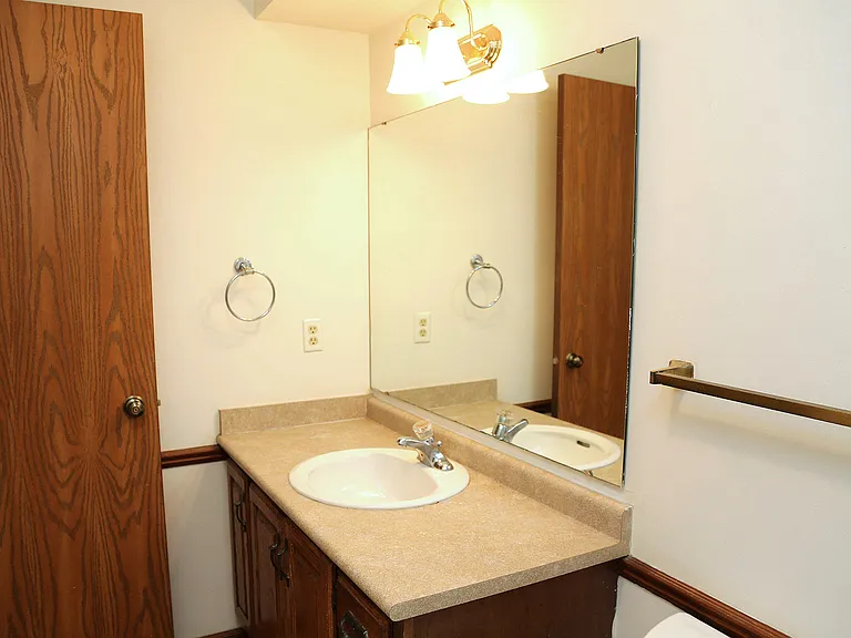 1393 Compton Ct 2bed/1bath LOFT
