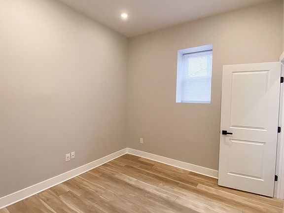 5th image of 4262 Parkside Ave #6