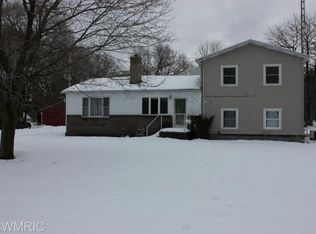 4020 Cloverville Rd, Fruitport, MI 49415