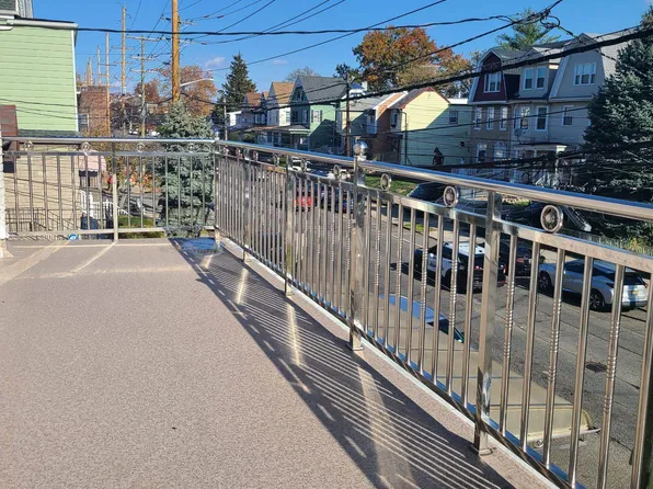 561 Avenue East image 20 of 36