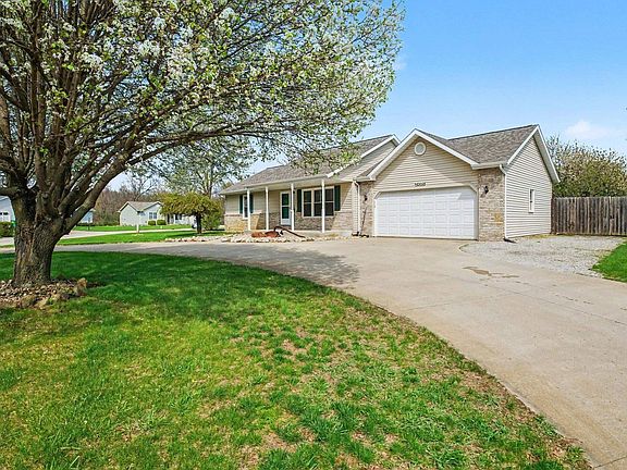 3rd image of 21025 Rivers Edge Dr