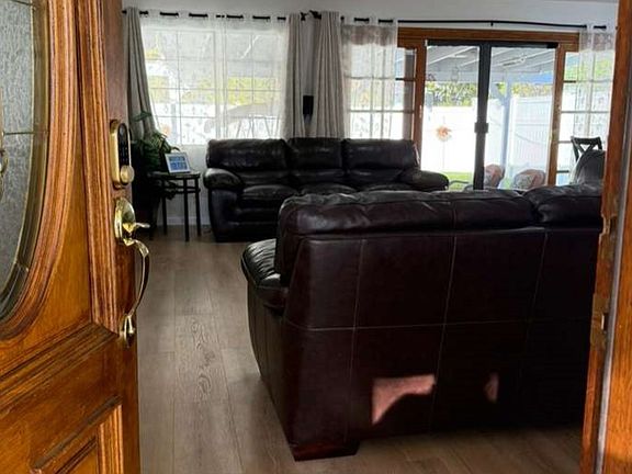 2nd image of 6601 Woodlake Ave