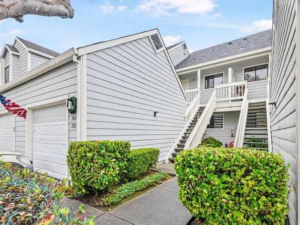 704 Live Oak Ln, Pinole, CA 94564