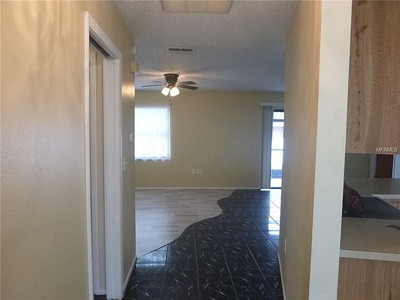 4th image of 15933 Villa Dr