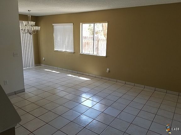 3rd image of 2570 W Hamilton Ave