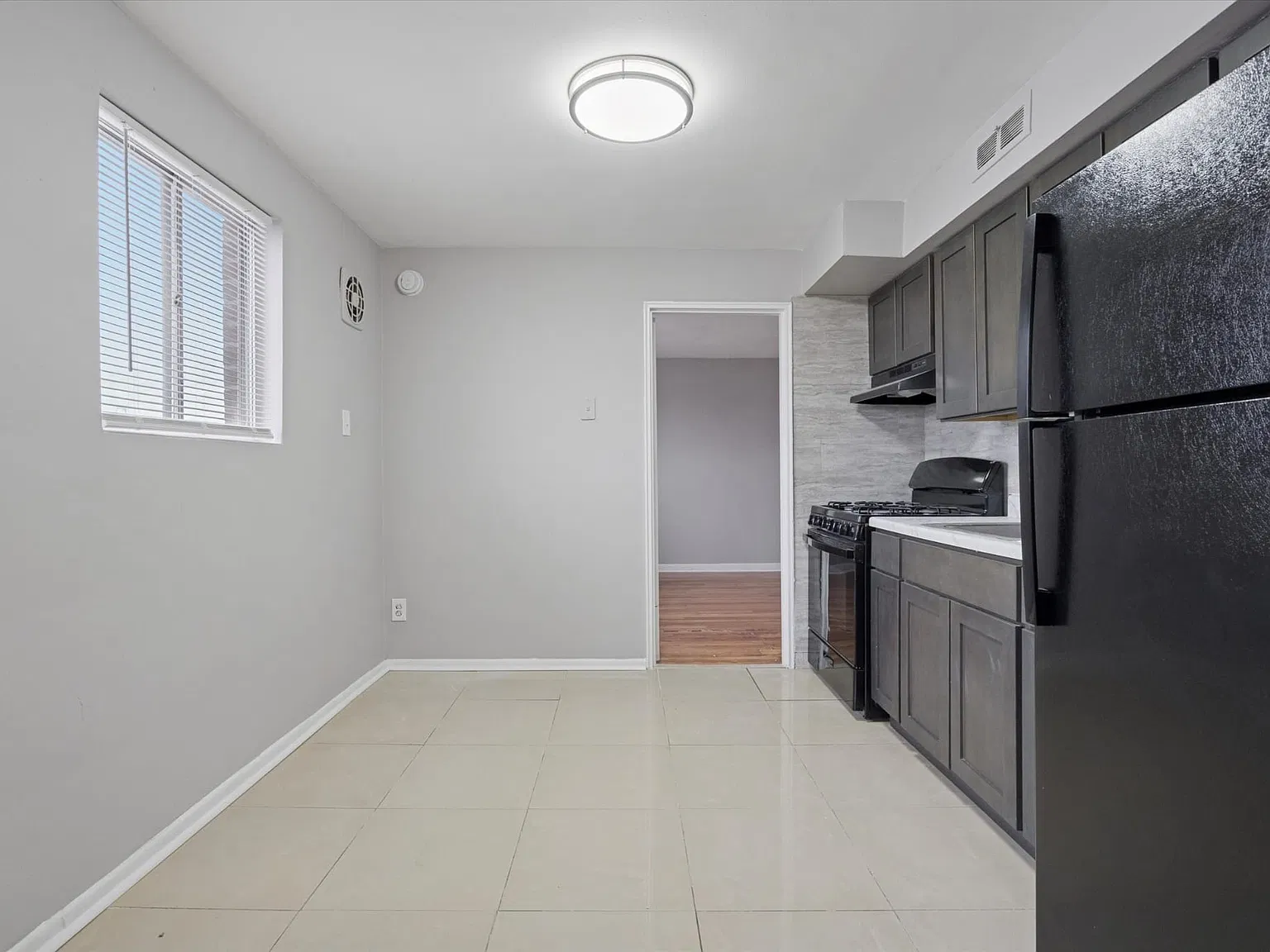 7108 Oxford Ave — Photo 4
