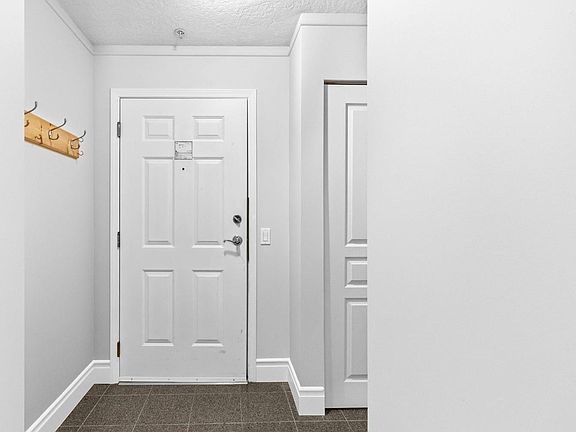 5th image of 6585 Country Rd #102