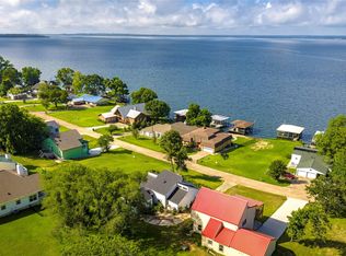 275 Edgewater Dr, Livingston, TX 77351