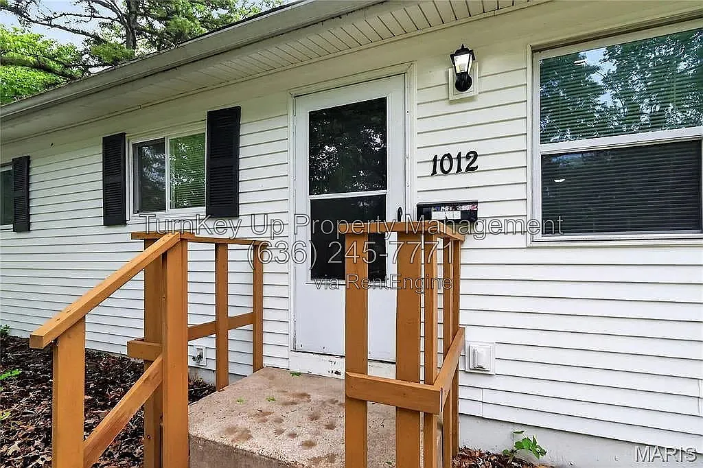 3 bed, 1.0 bath, 1240 sqft, $1,568 — Photo 1