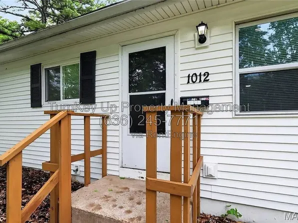 1012 Forestwood Dr, Saint Louis, MO 63135