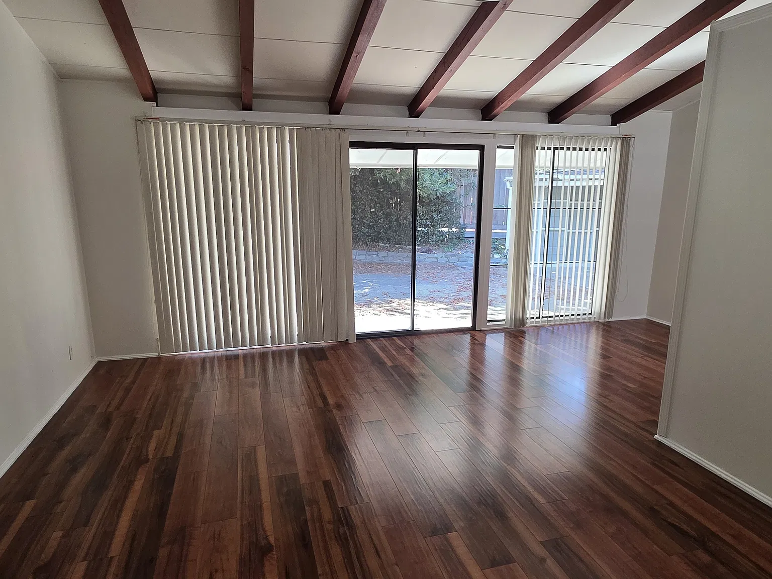 2 bed, 810 sqft, $3,900 — Photo 2