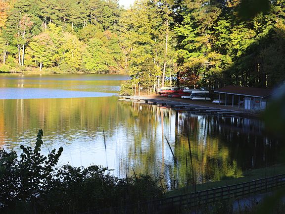 7 miles to Umstead State Park - Take a Hike or Picnic in Nature