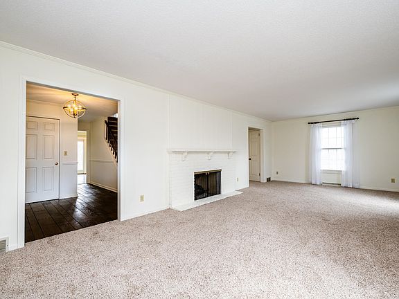 3rd image of 705 N Greenbrook Cir