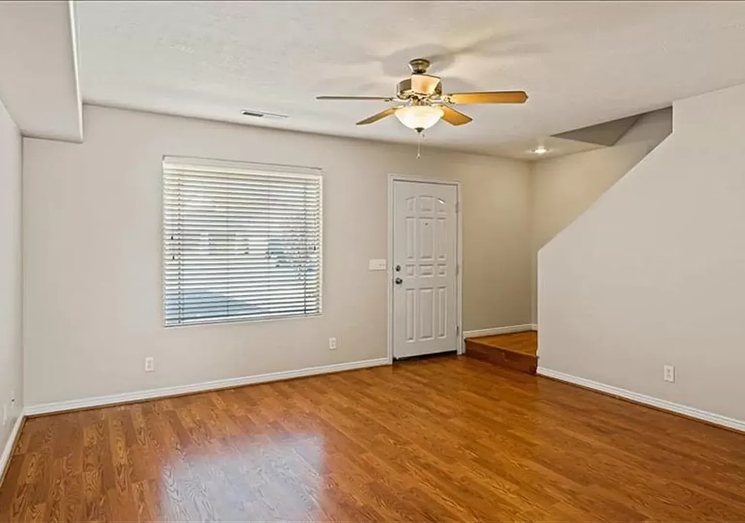 3 bed 2 bath townhome with garage - Bedrock — Photo 4
