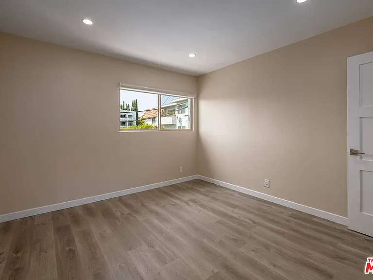 1553 S Saltair Ave #102 — Photo 7