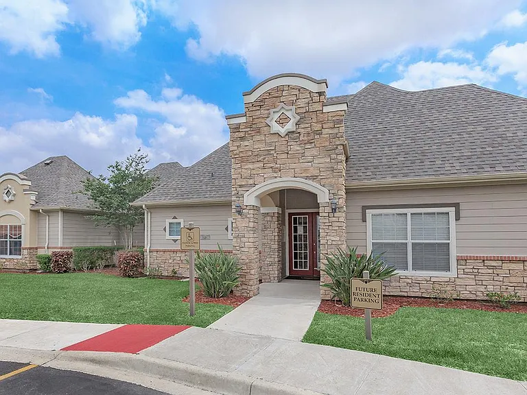 Retama Village Apartments — Photo 2