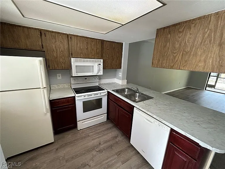 2690 Park Windsor Dr #601 — Photo 2