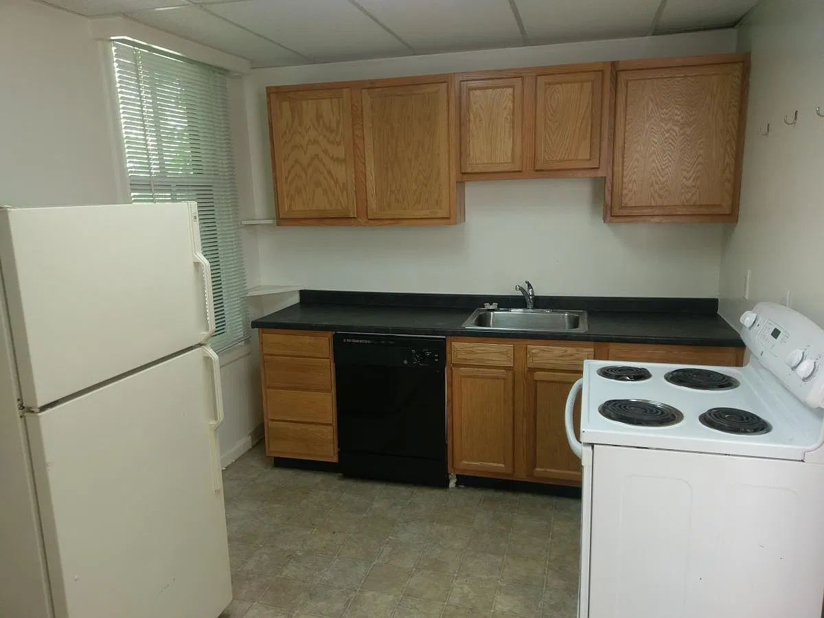 2 bed, 1.5 bath, 1850 sqft, $1,695 — Photo 2