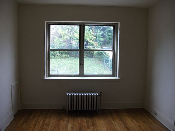 3rd image of 817 Chancellor Ave #03b009d39