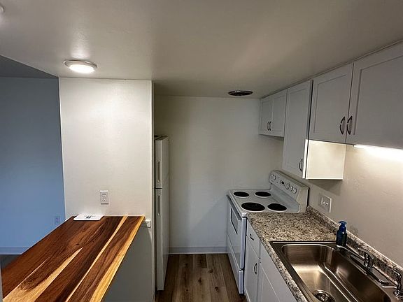 5th image of 219 Whitestown Vlg APT 9