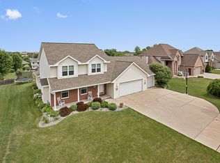 2790 Prairie Garden Trl, Green Bay, WI 54313