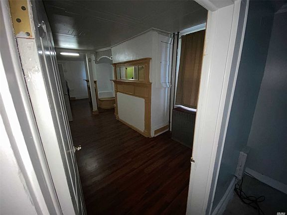 5th image of 494 Jamaica Ave