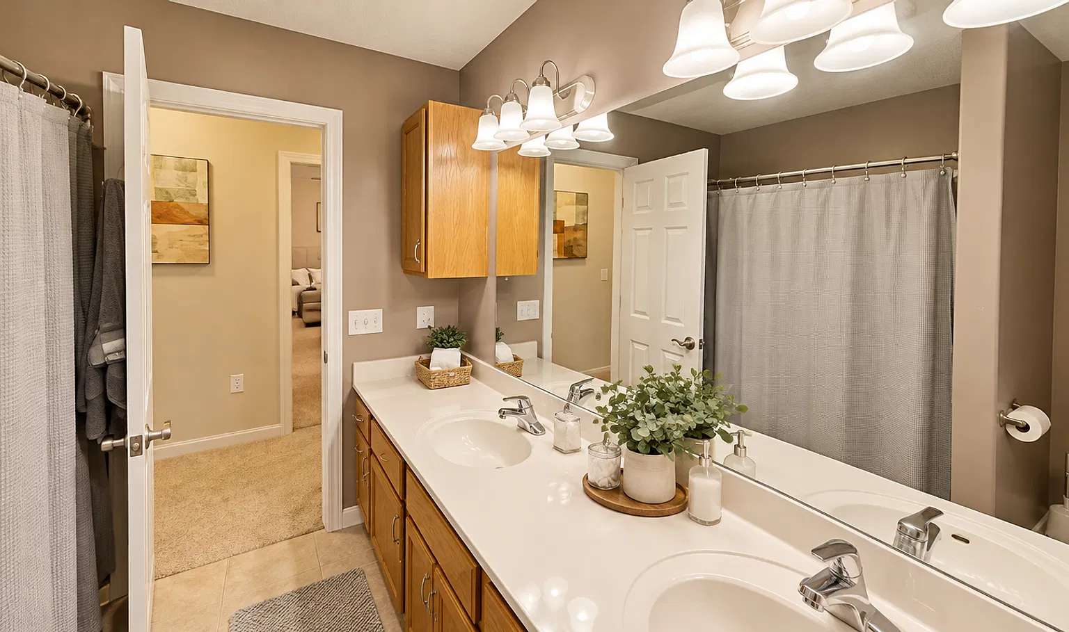 3D Tour Available - West Side of Manhattan + 2-Car Garage + Finished Basement! Available December... — Photo 4
