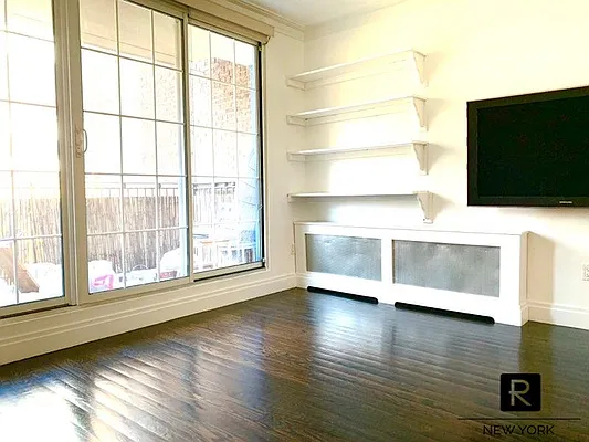 Sold by R New York | media 3