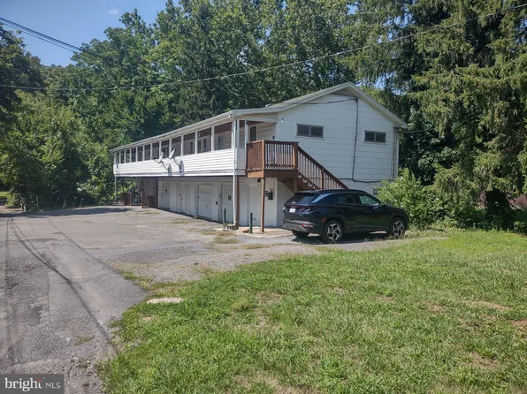 20 Coughlan Ln, Berkeley Springs, WV 25411