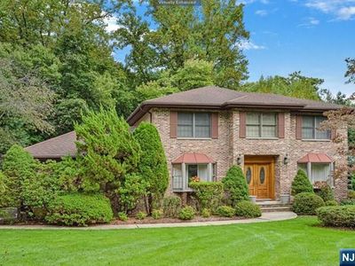 81 Carnot Ave, Woodcliff Lake, NJ, 07677