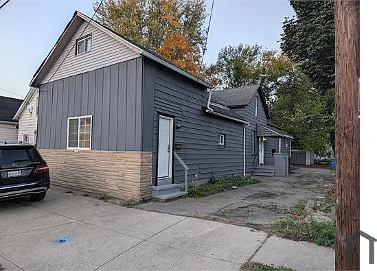3810 E 54th St