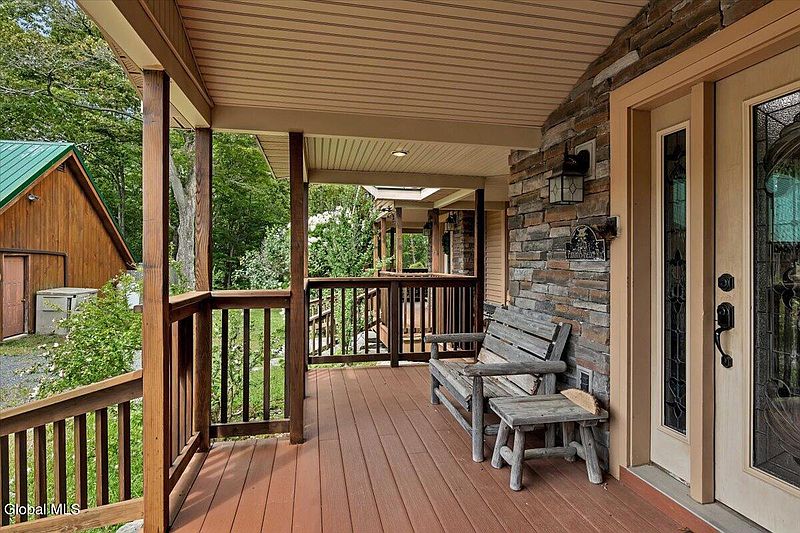 3rd image of 25 Pleasant Valley Road