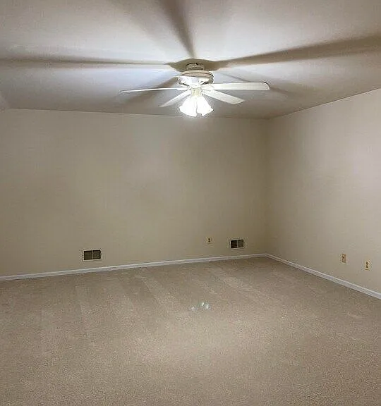 220 Cambridge Ct — Photo 10