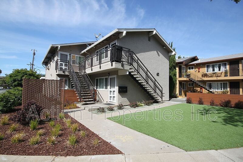 1st image of 685 Foxtail Dr #1