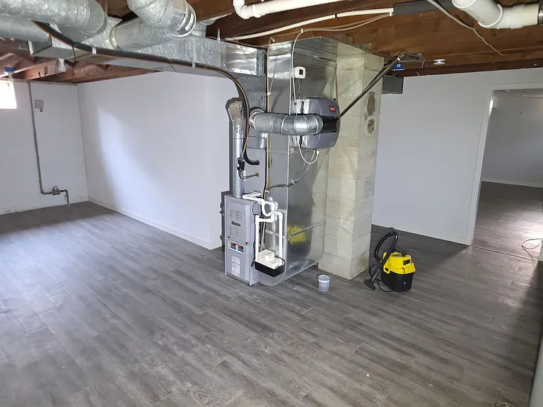 612 W Russ Ave — Photo 28