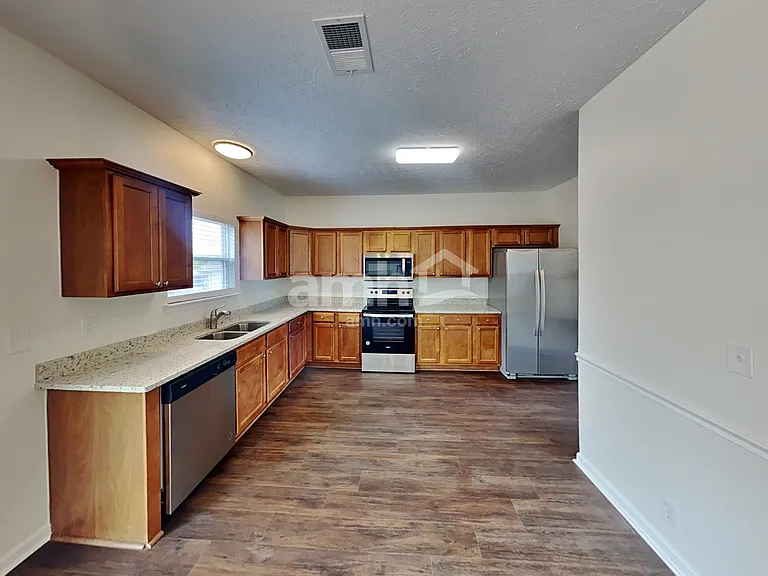 305 Schoolhouse Ct — Photo 3