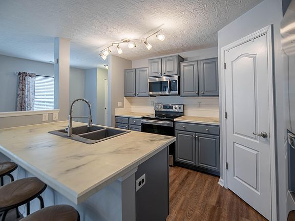 2nd image of 829 Foinavon Ln
